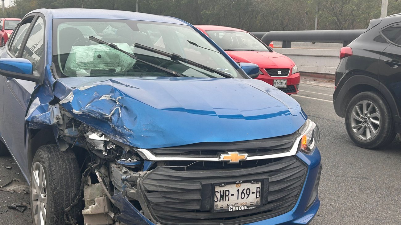 Joven resulta herida tras carambola en Morones Prieto