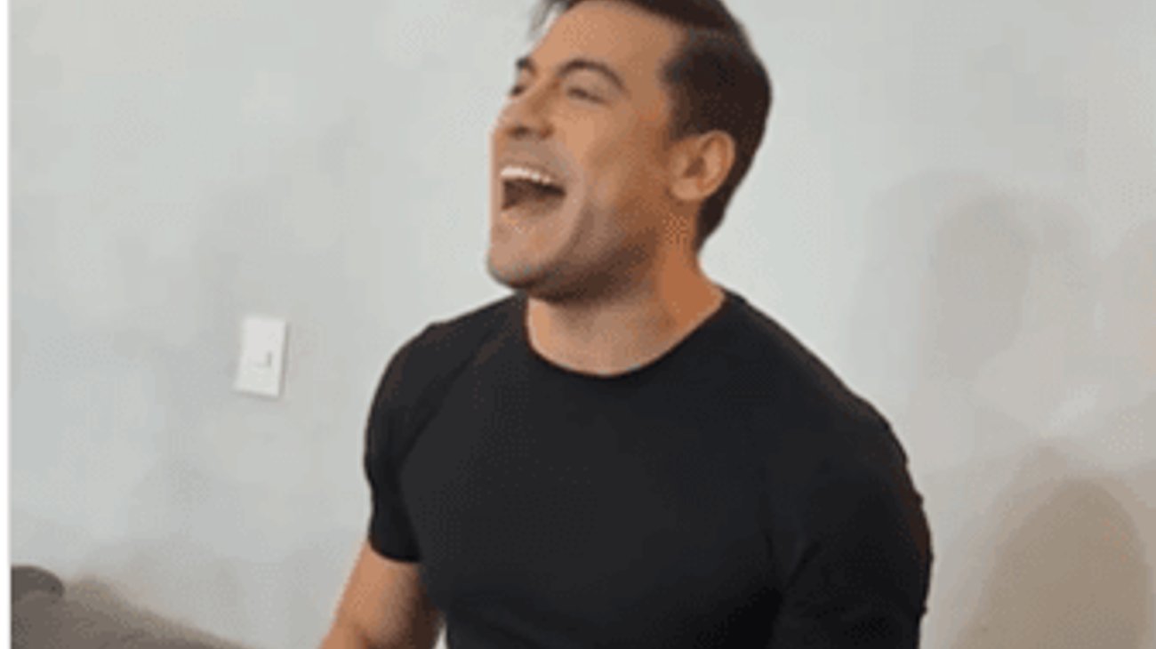 Carlos Rivera sorprende al cantar tema de Taylor Swift