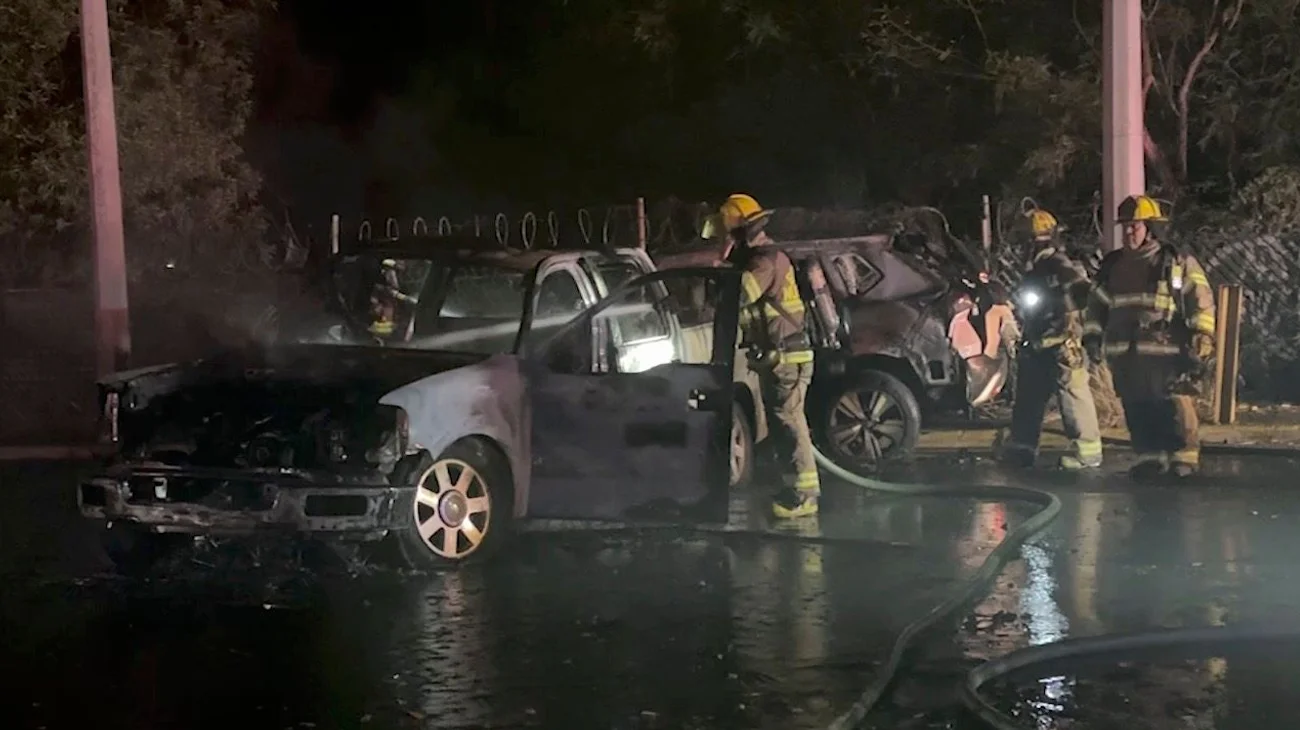 Chocan y se incendian dos autos en Antonio L. Rodríguez