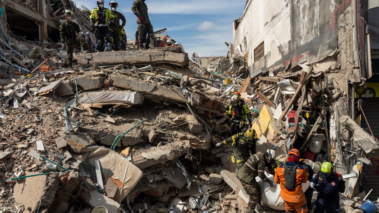 Terremoto en Colombia deja 294 muertos y 320 desaparecidos