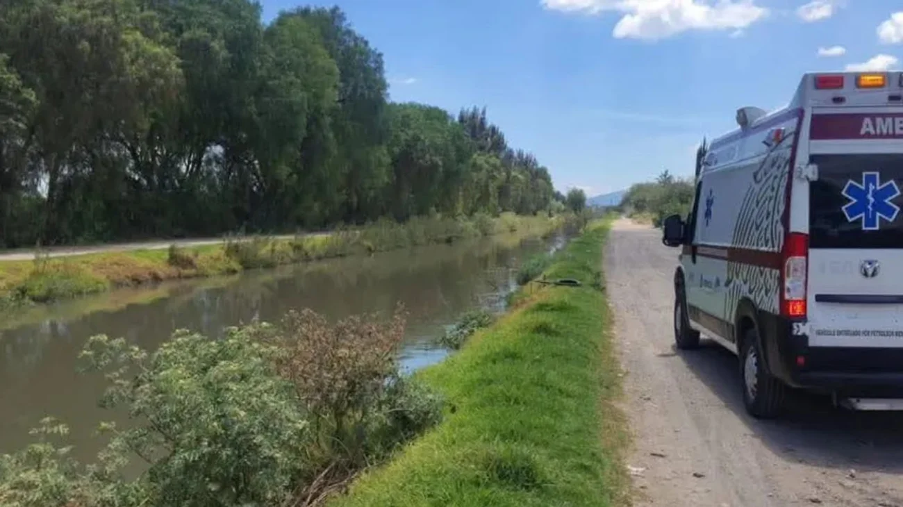 Cae auto a canal de Hidalgo: dos muertos y un niño desaparecido