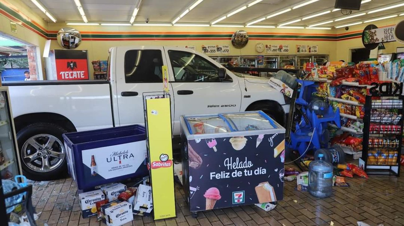 Lavacoches estrella camioneta en tienda de conveniencia