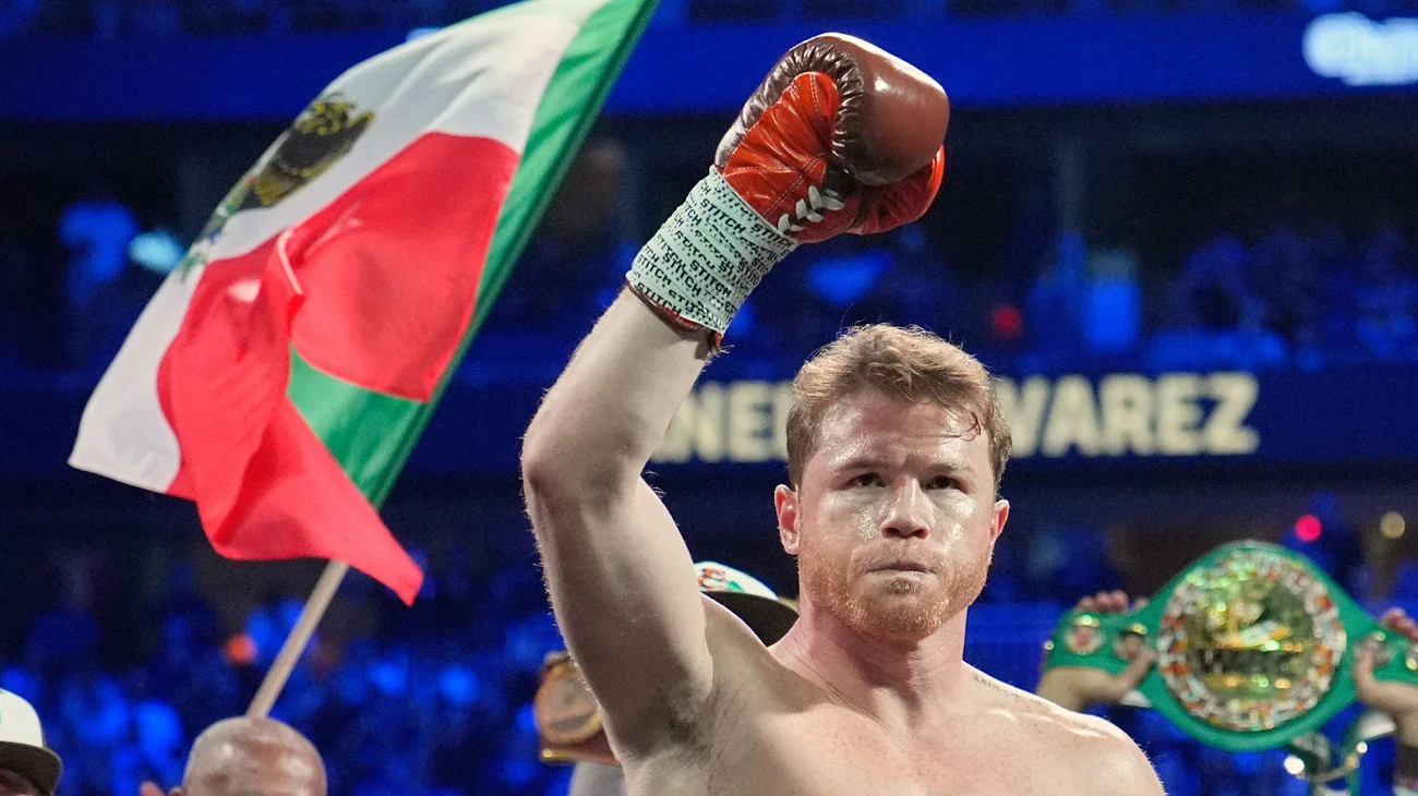 'Canelo' vence a William Scull y vuelve a ser campeón indiscutido