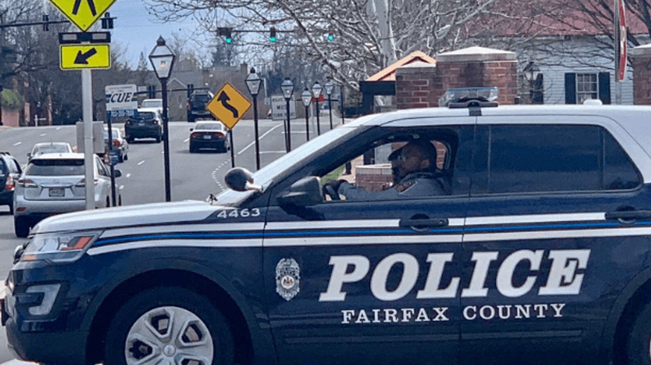 Automovilista apuñala a tres personas tras choque en Virginia