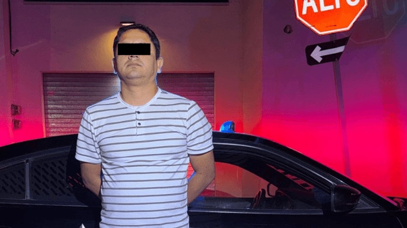 Detienen a hombre conduciendo camioneta con reporte de robo 