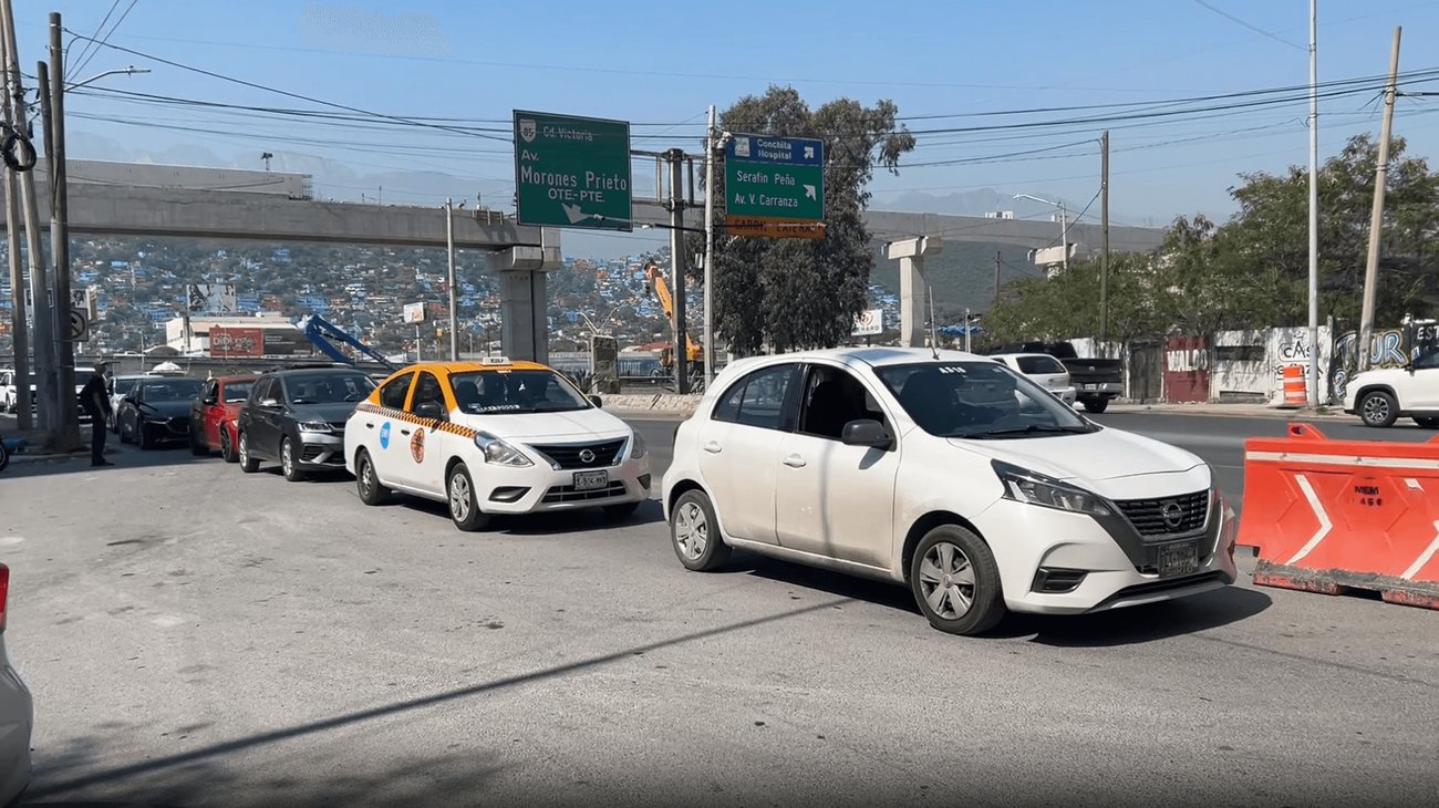 Ponen señalamientos viales en Pino Suárez para evitar vuelta en U