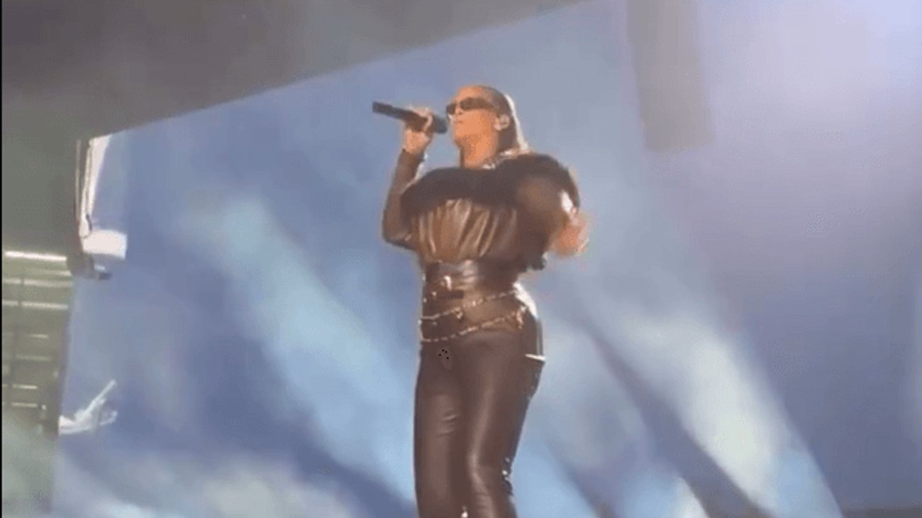 Rihanna reaparece en concierto de Jay-Z en Nueva York