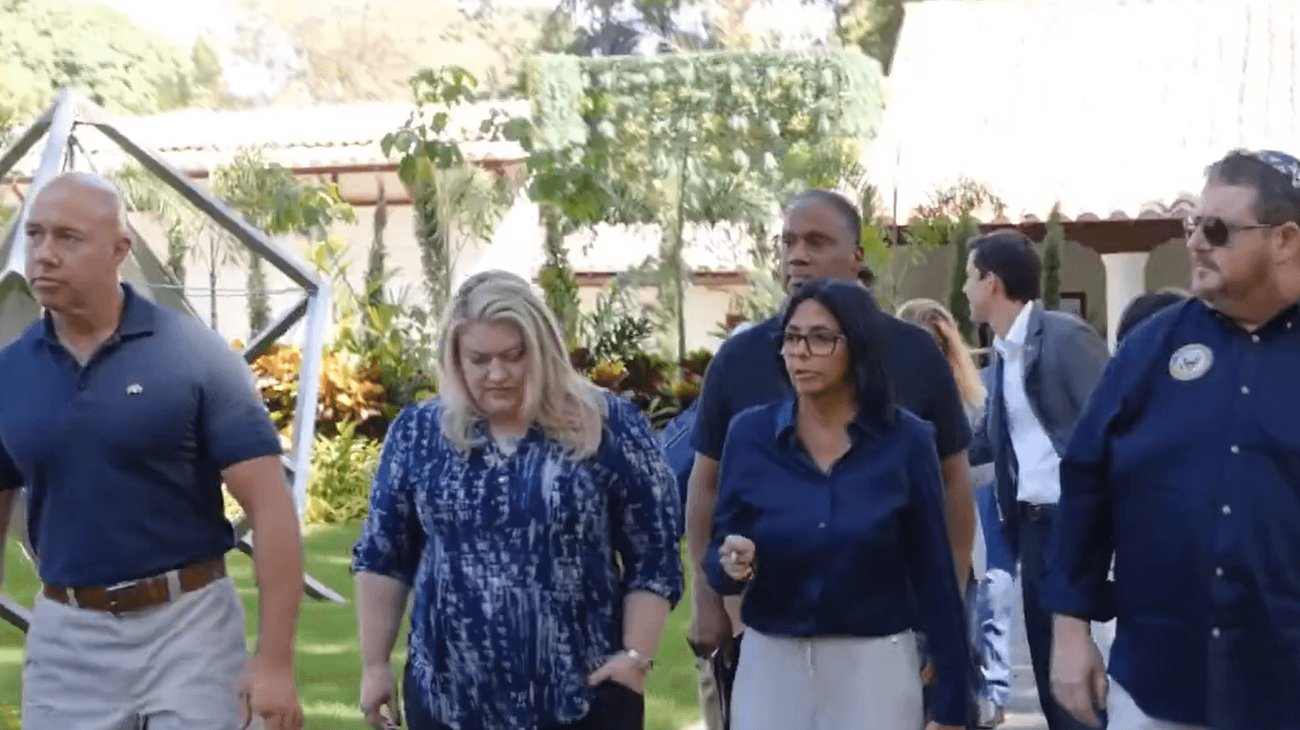 Delcy Rodríguez recibe a congresistas de EUA en Caracas