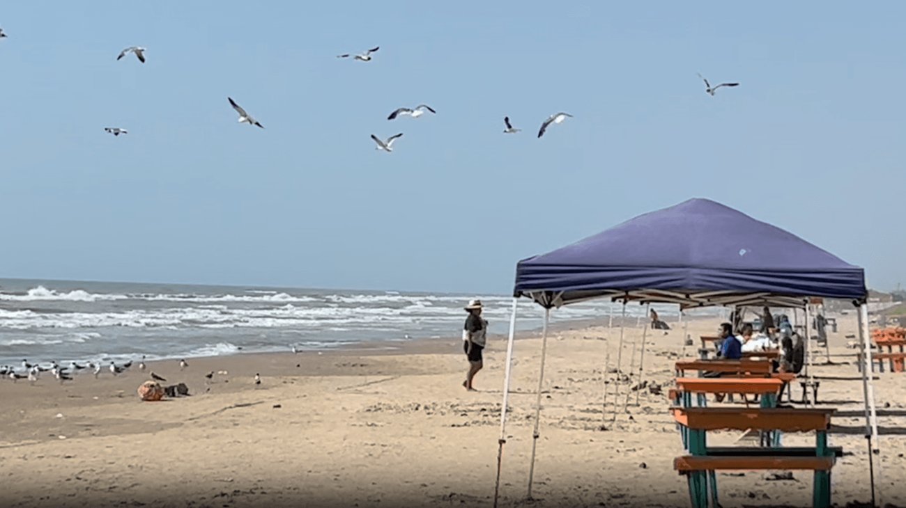 Familias de Reynosa disfrutan vacaciones en Playa Bagdad