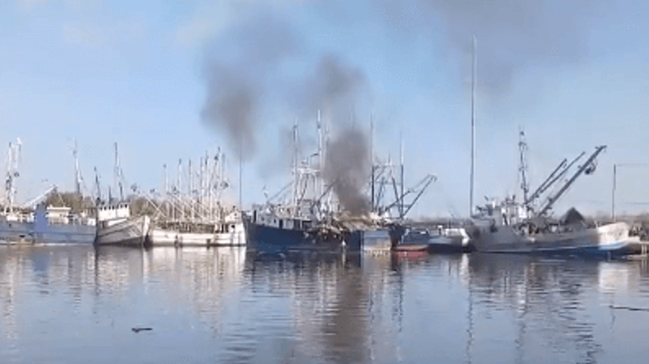 Muere trabajador en explosión dentro de barco en Mazatlán