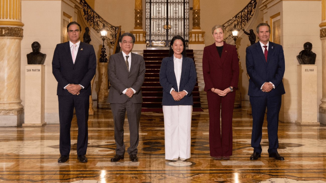 Keiko Fujimori recibe a presidenta del COI en Perú