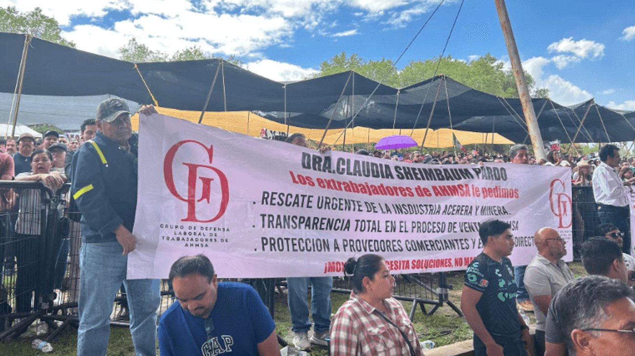 Ex trabajadores de AHMSA reclaman solución frente a Sheinbaum 