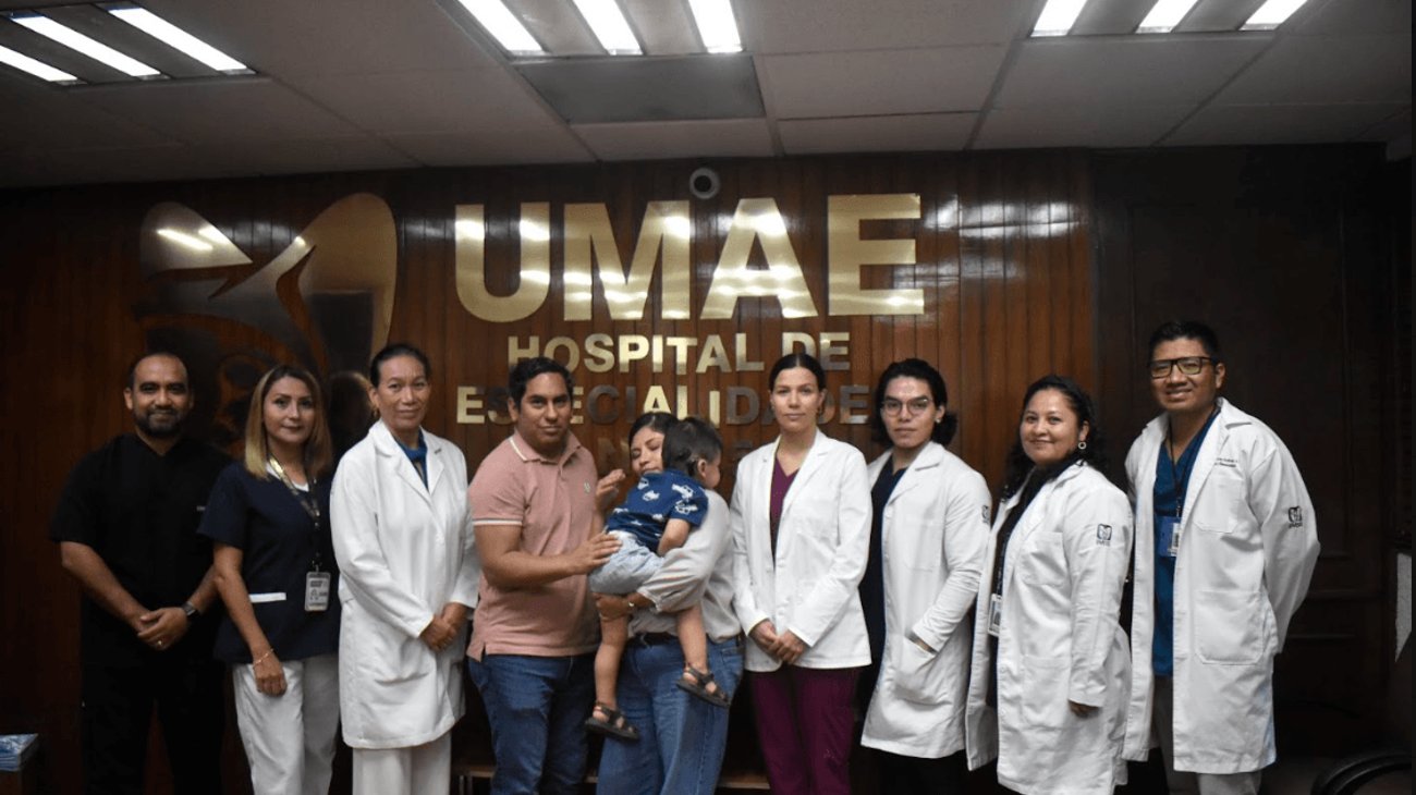 Patricio recibe implantes cocleares en histórica cirugía