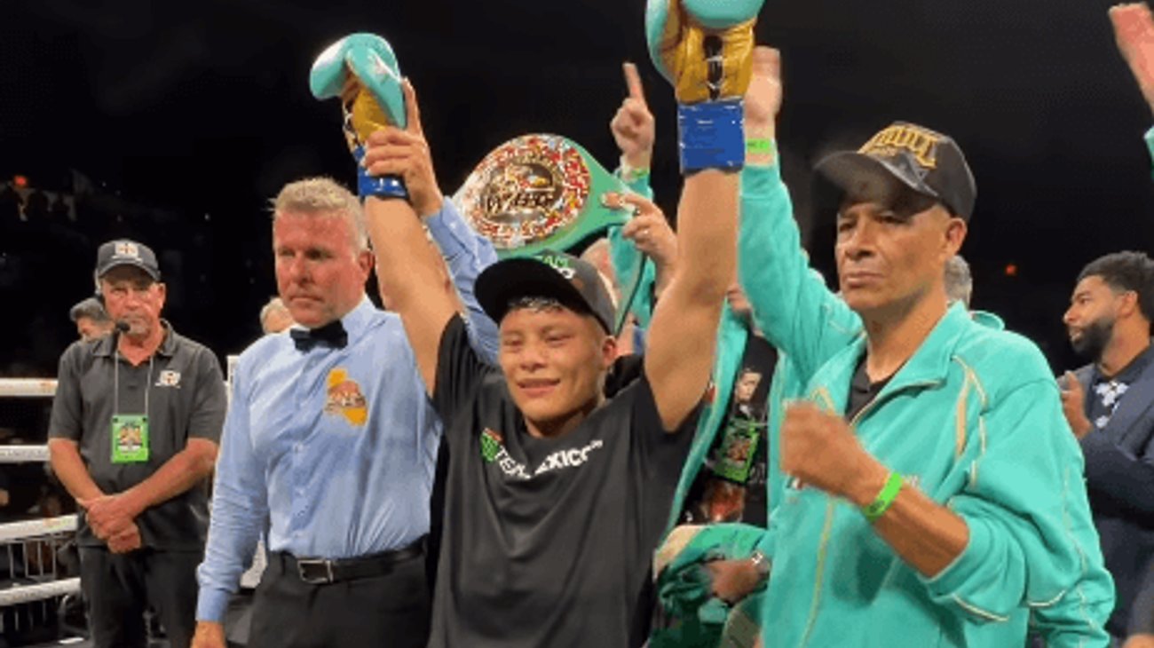 Isaac Cruz retiene cinturón interino superligero vs Néstor Bravo