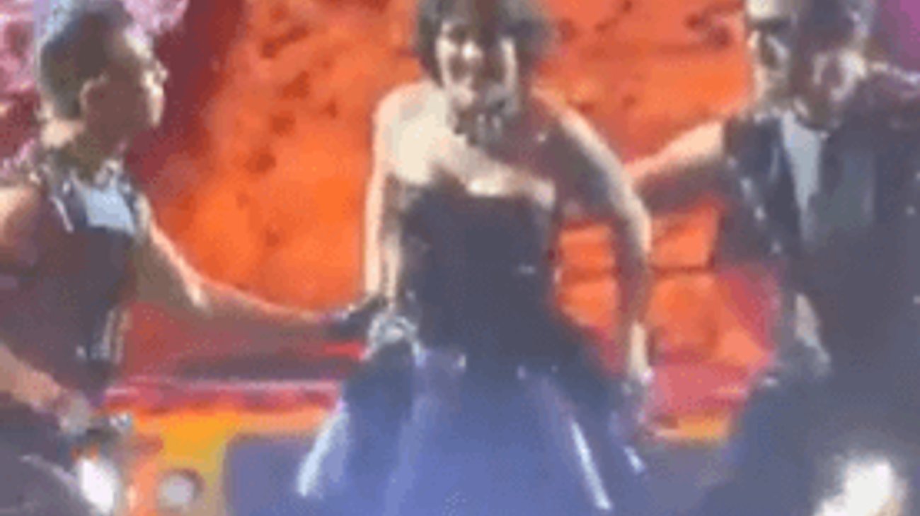 Alejandra Guzmán pausa concierto tras lesión en la cadera