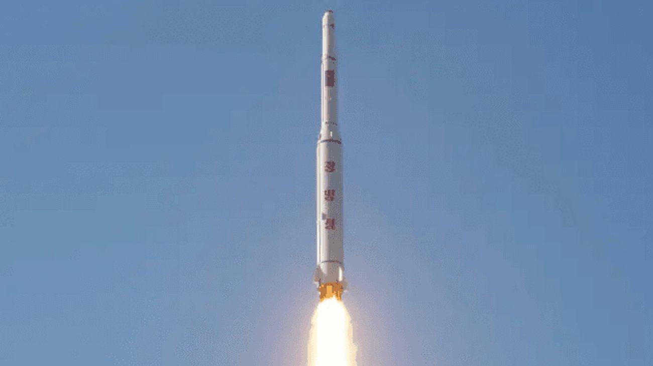 Corea del Norte prueba sistema de lanzacohetes actualizado