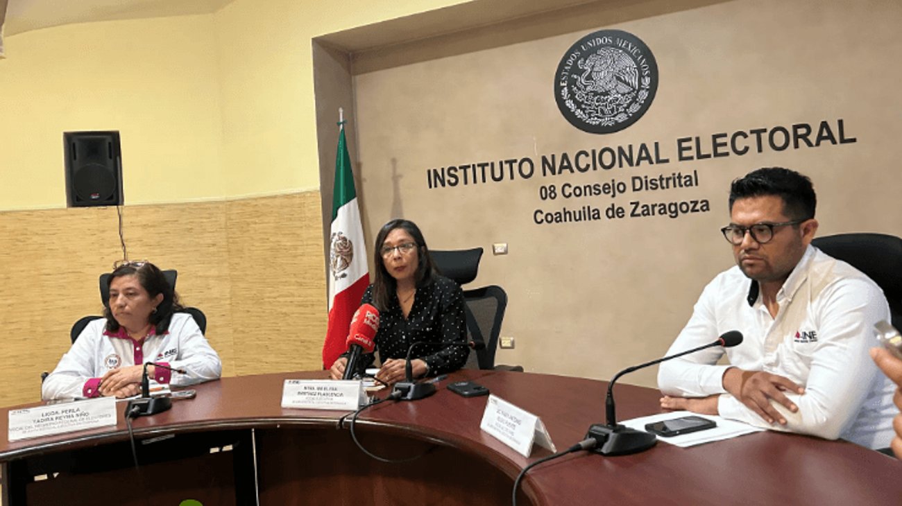  Jóvenes pueden tramitar su credencial del INE en el Distrito 8