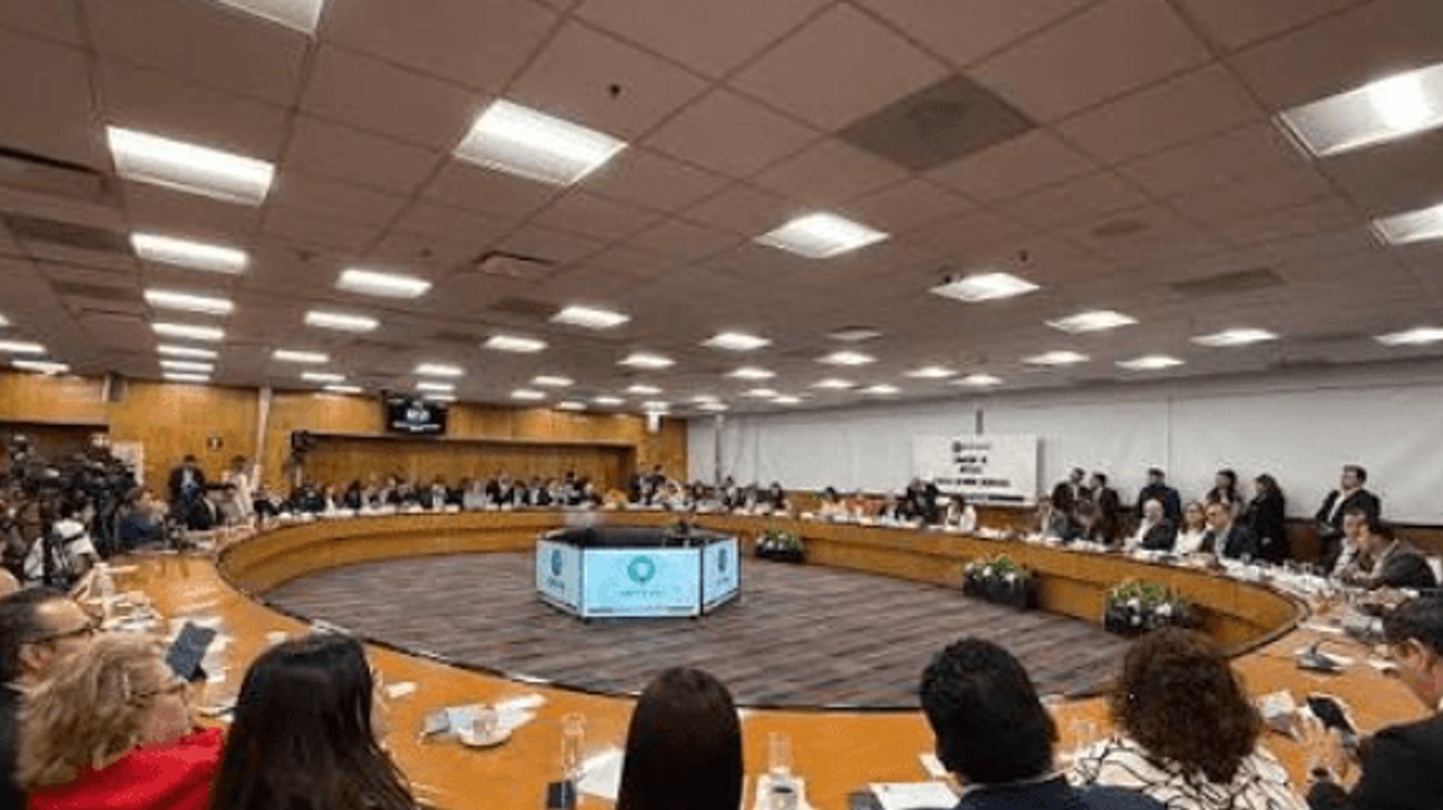 Ley Antimemes avanza en comisión de la Cámara de Diputados