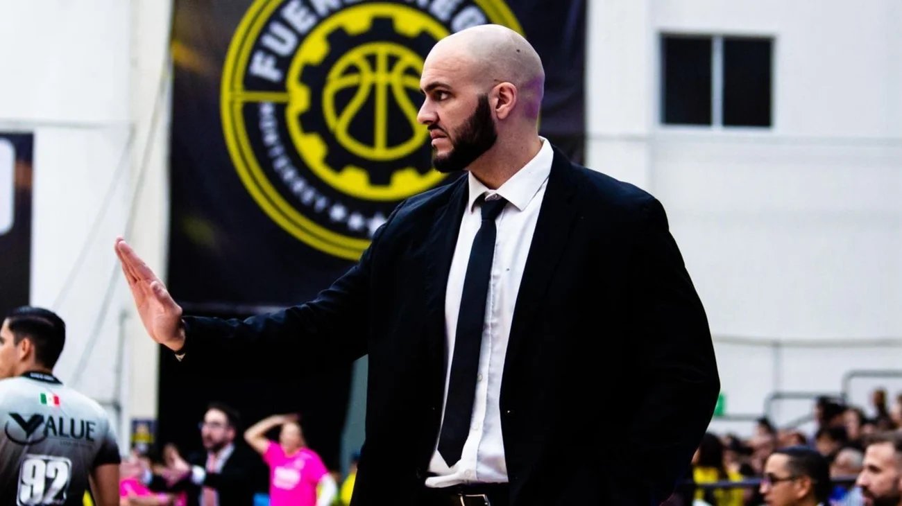 Carlos Alonso seguirá como coach de Fuerza Regia Femenil