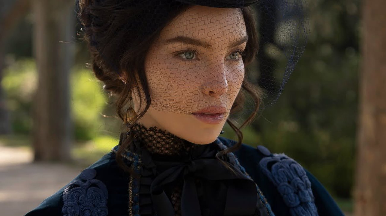Revelan nuevas imágenes de Belinda como Carlota