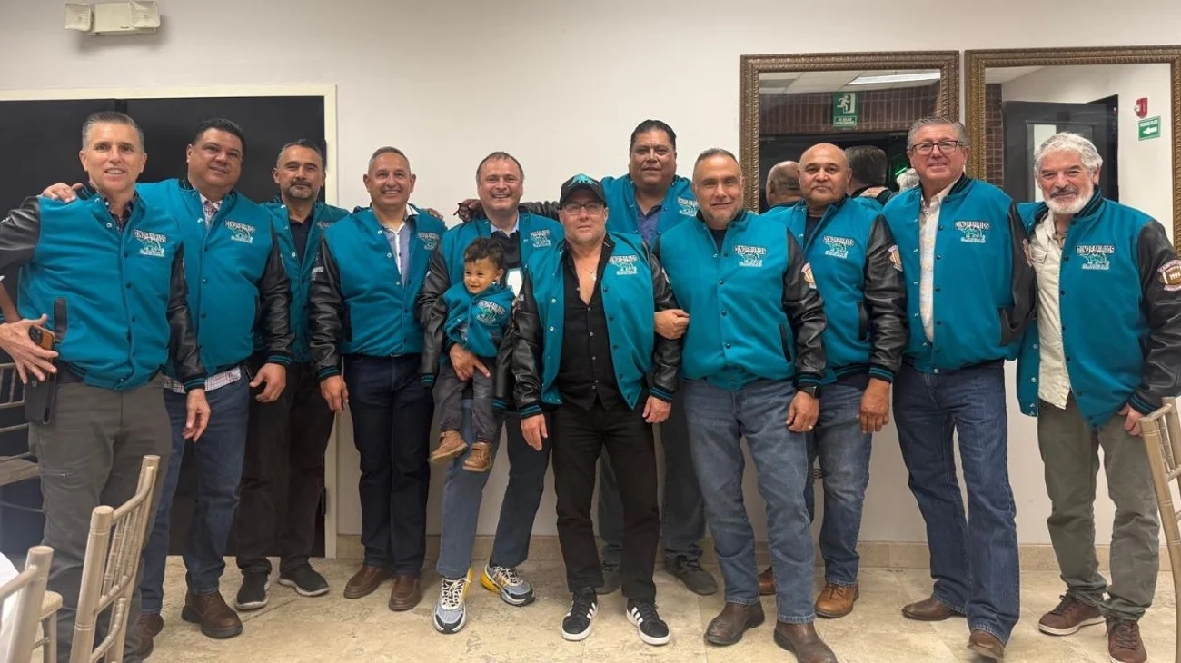 Celebran Dinosaurios de Saltillo con entrega de chamarras