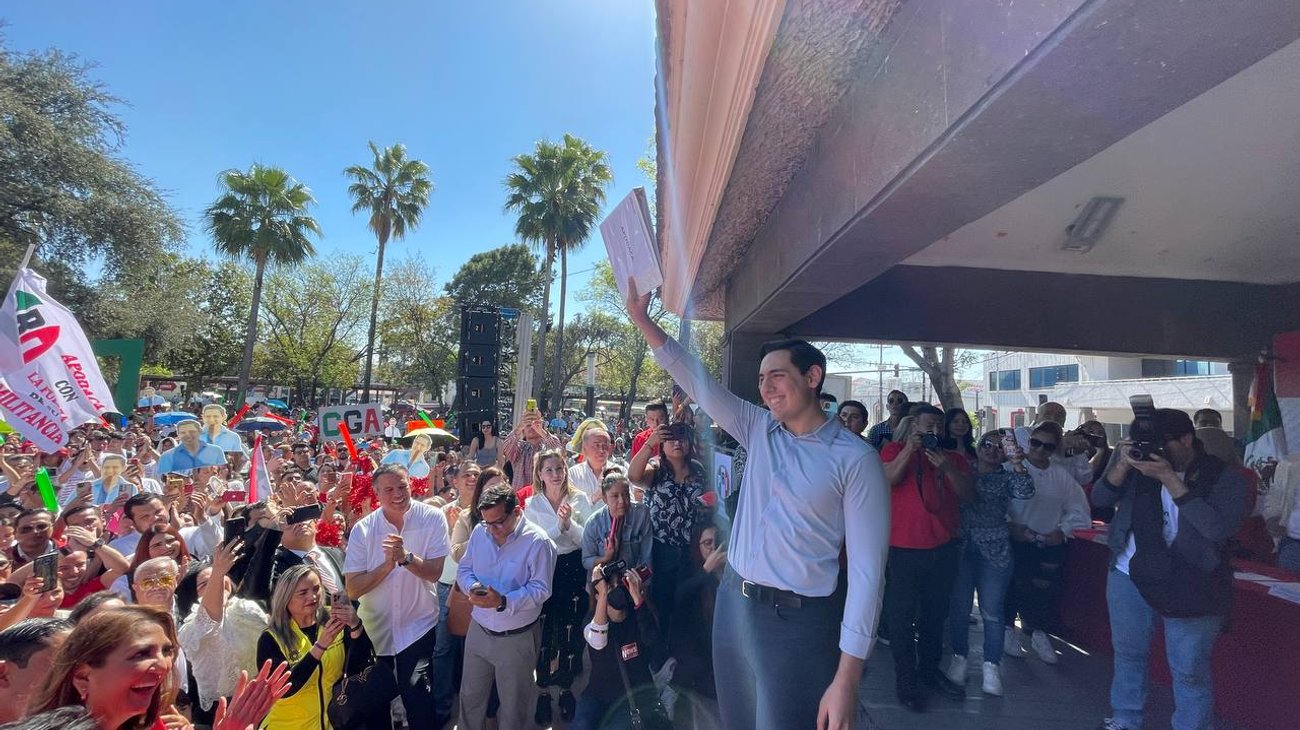 Se registra Cesar Garza Arredondo por Apodaca