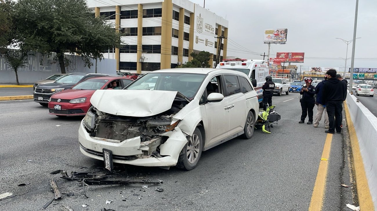 Choque múltiple en Gonzalitos deja un motociclista lesionado