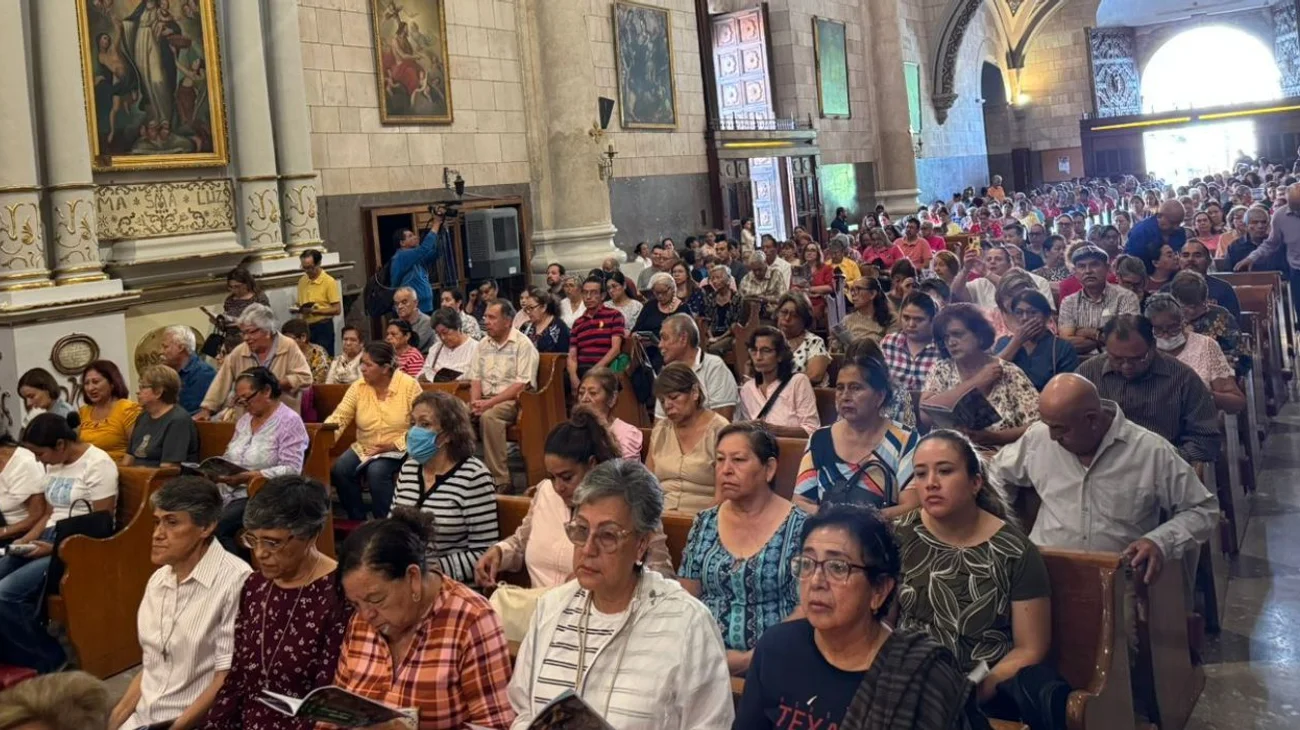 Cientos_acuden_al_Santo_Cristo_en_el_segundo_dia_del_novenario_ec5de5d5b6