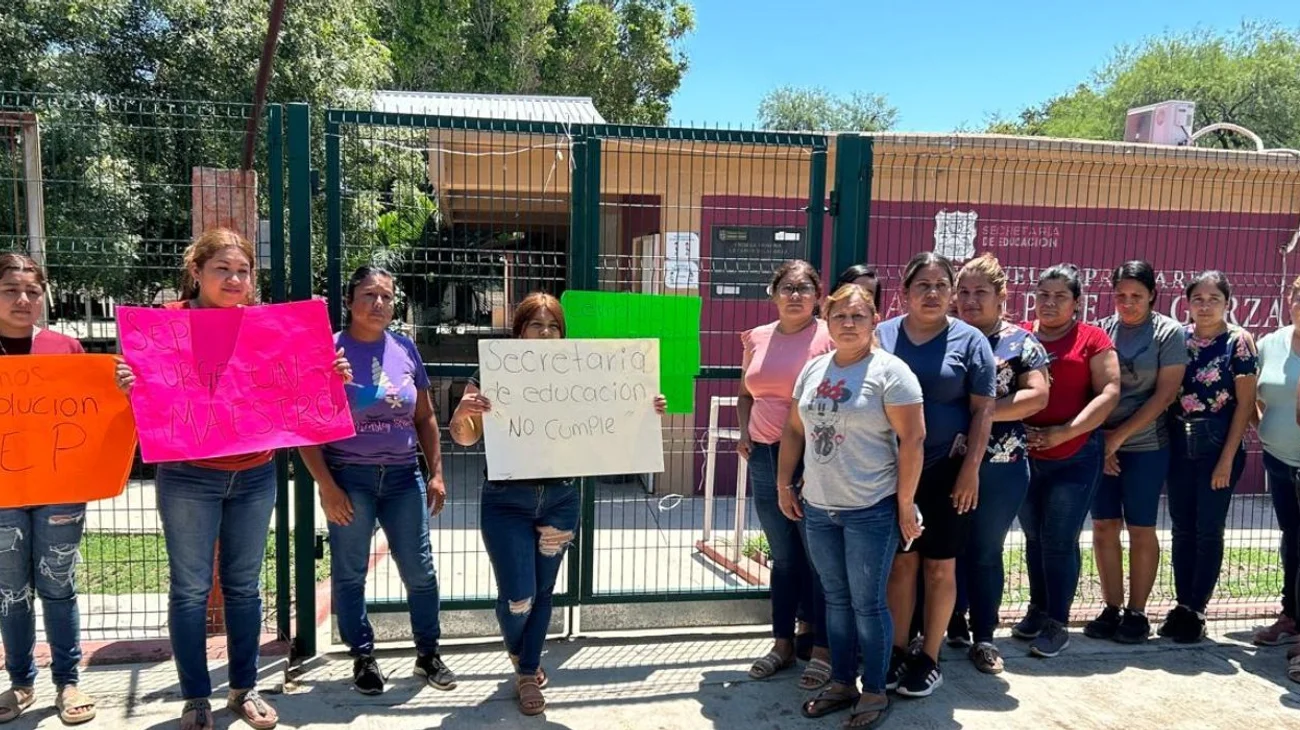 Cierran madres de familia primaria en Mariposas y Magüiras