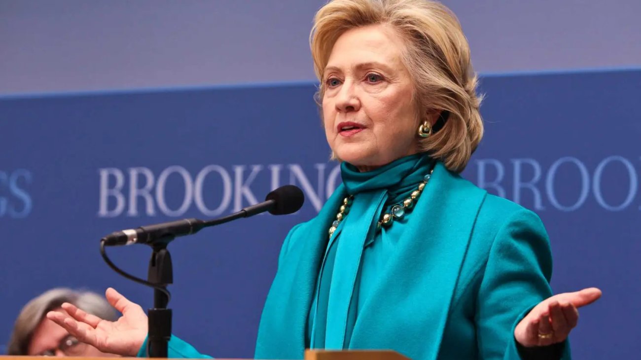 Hillary Clinton acusa a Trump de 'encubrimiento' en caso Epstein