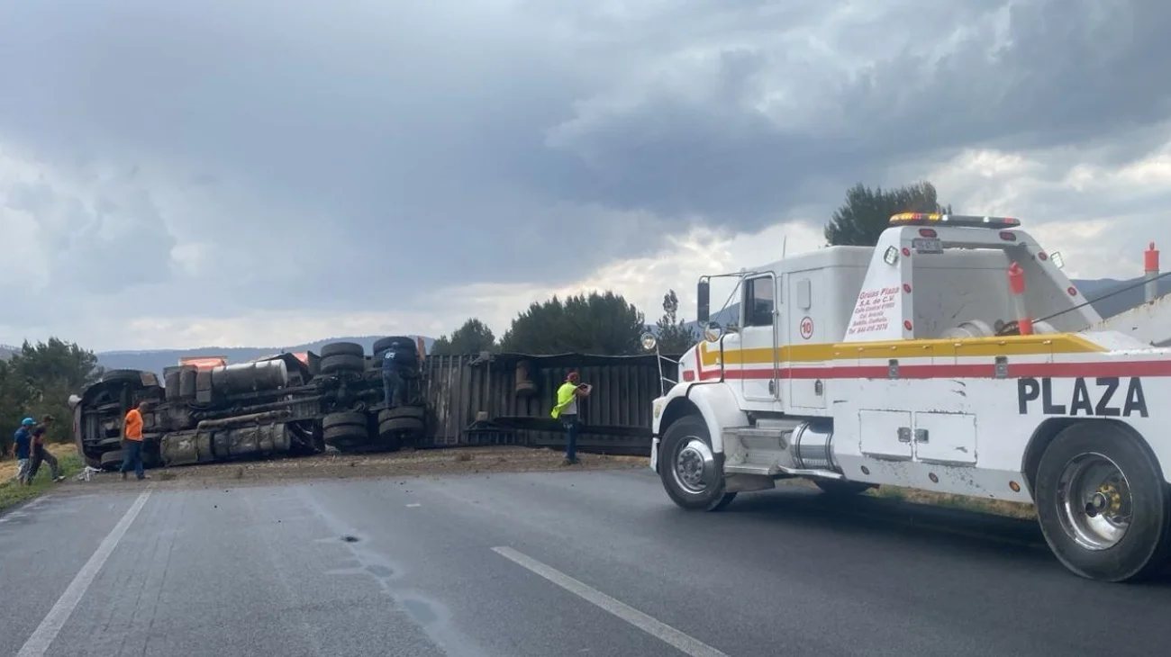 Colapsa tráfico en Carretera 57 por múltiples accidentes viales