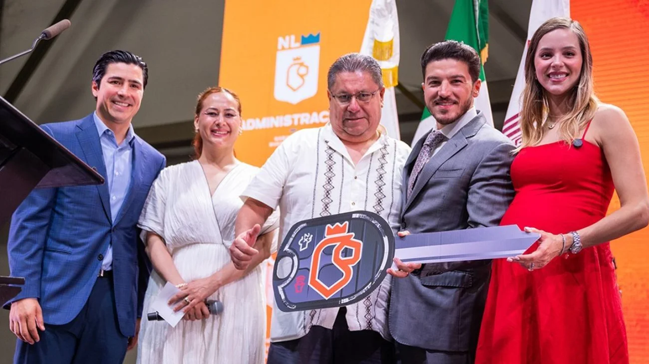 Festeja Samuel García a los papás servidores públicos