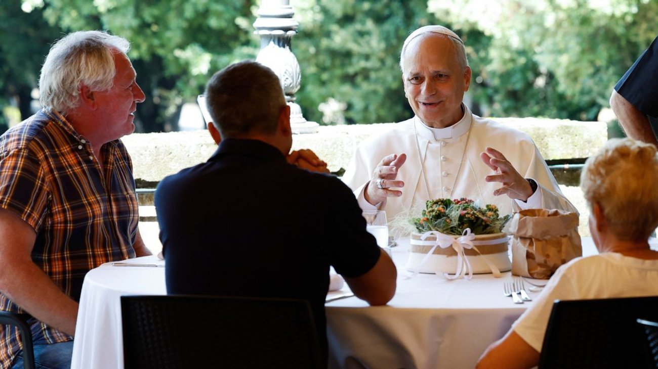 Comparte_Leon_XIV_misa_y_almuerzo_con_personas_sin_hogar_1681d5c0e1