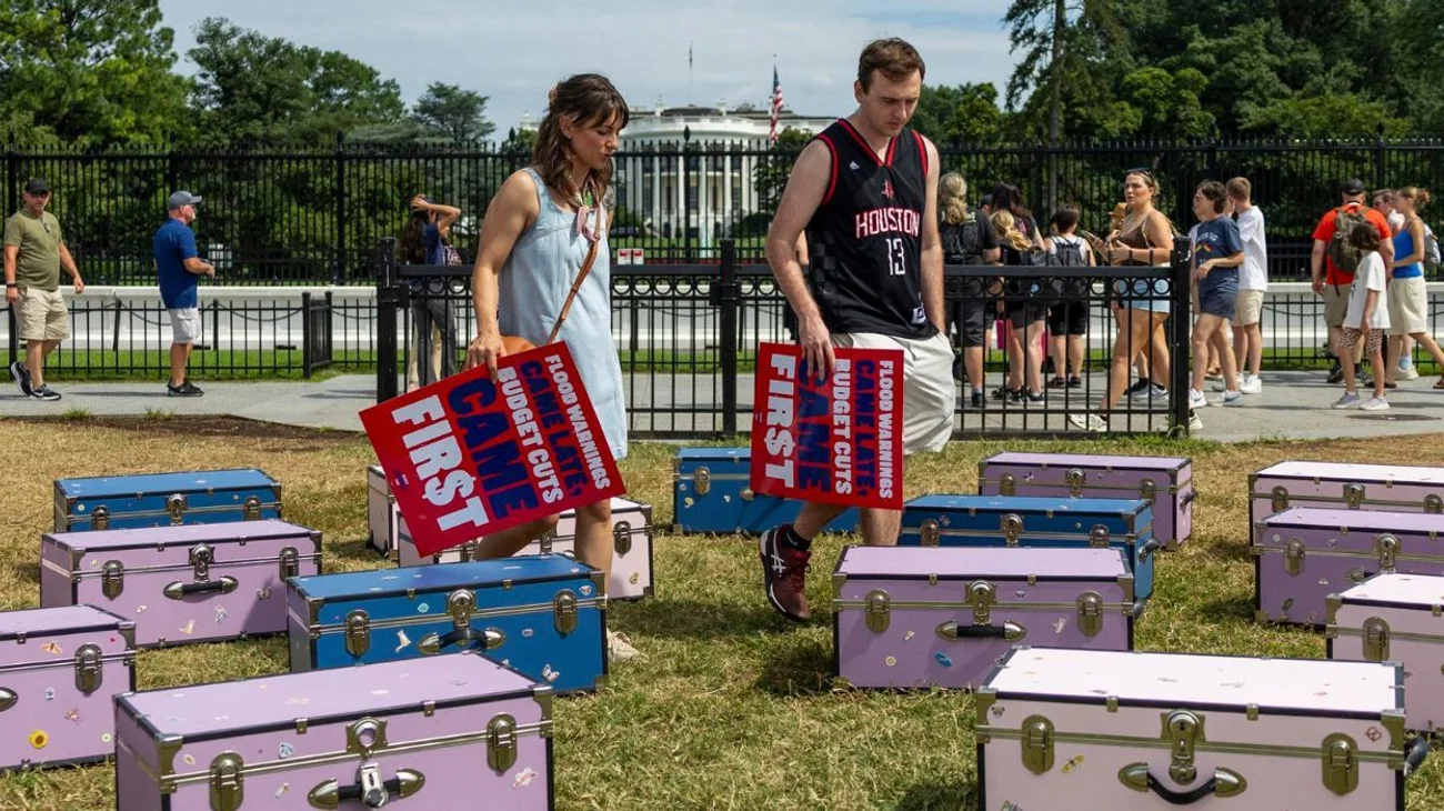 Piden justicia frente a la Casa Blanca por niñas muertas en Texas