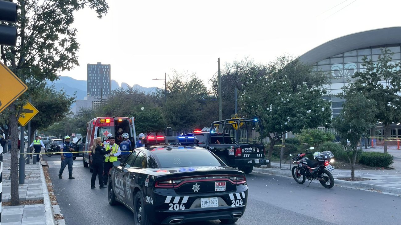 Conductora_atropella_a_joven_tras_ignorar_semaforo_en_Zona_Tec_89fb9b42a2