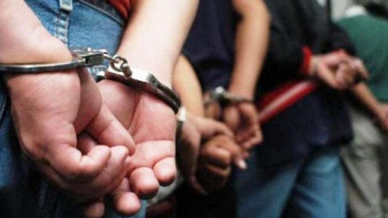 Consignados_Esposados_Detenidos_770x392_1140x580_1160x700_1_1160x700_9c2754059f