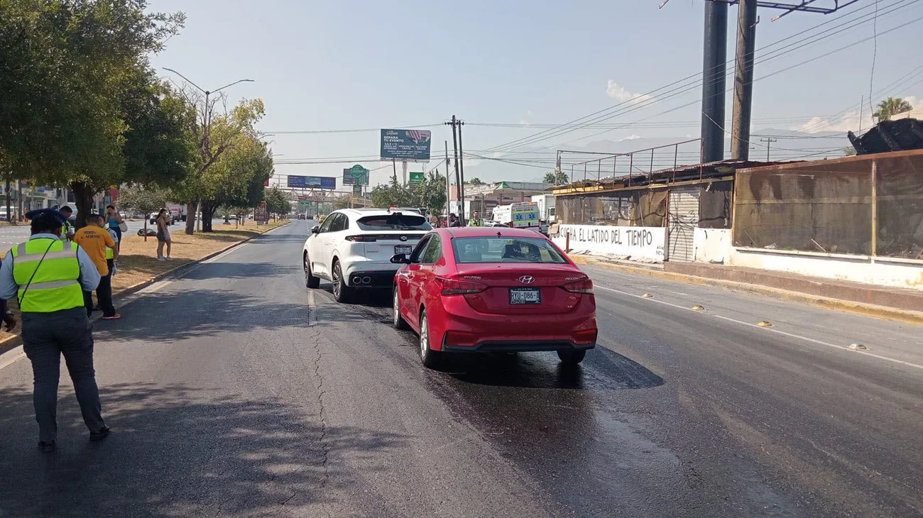 Continua_cierre_vial_en_Revolucion_por_derrame_de_diesel_0ed11a4299