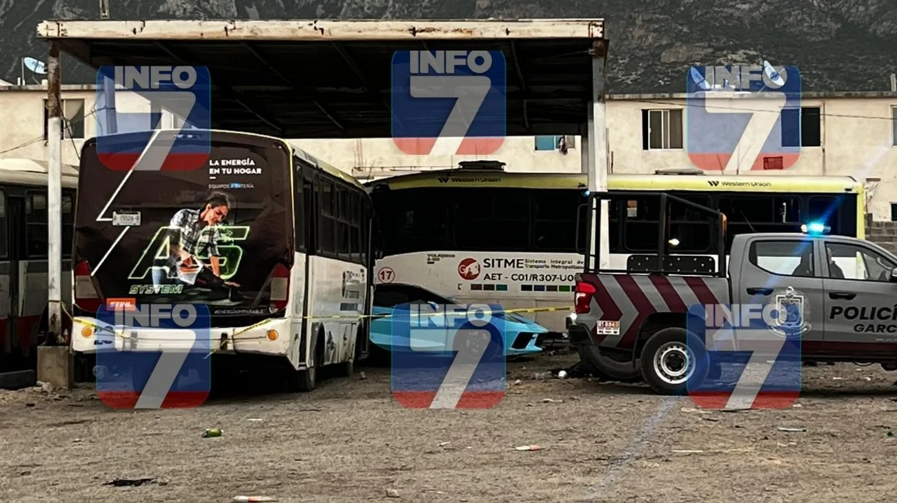 Abandonan Corvette ligado en ataque armado a lote de autos