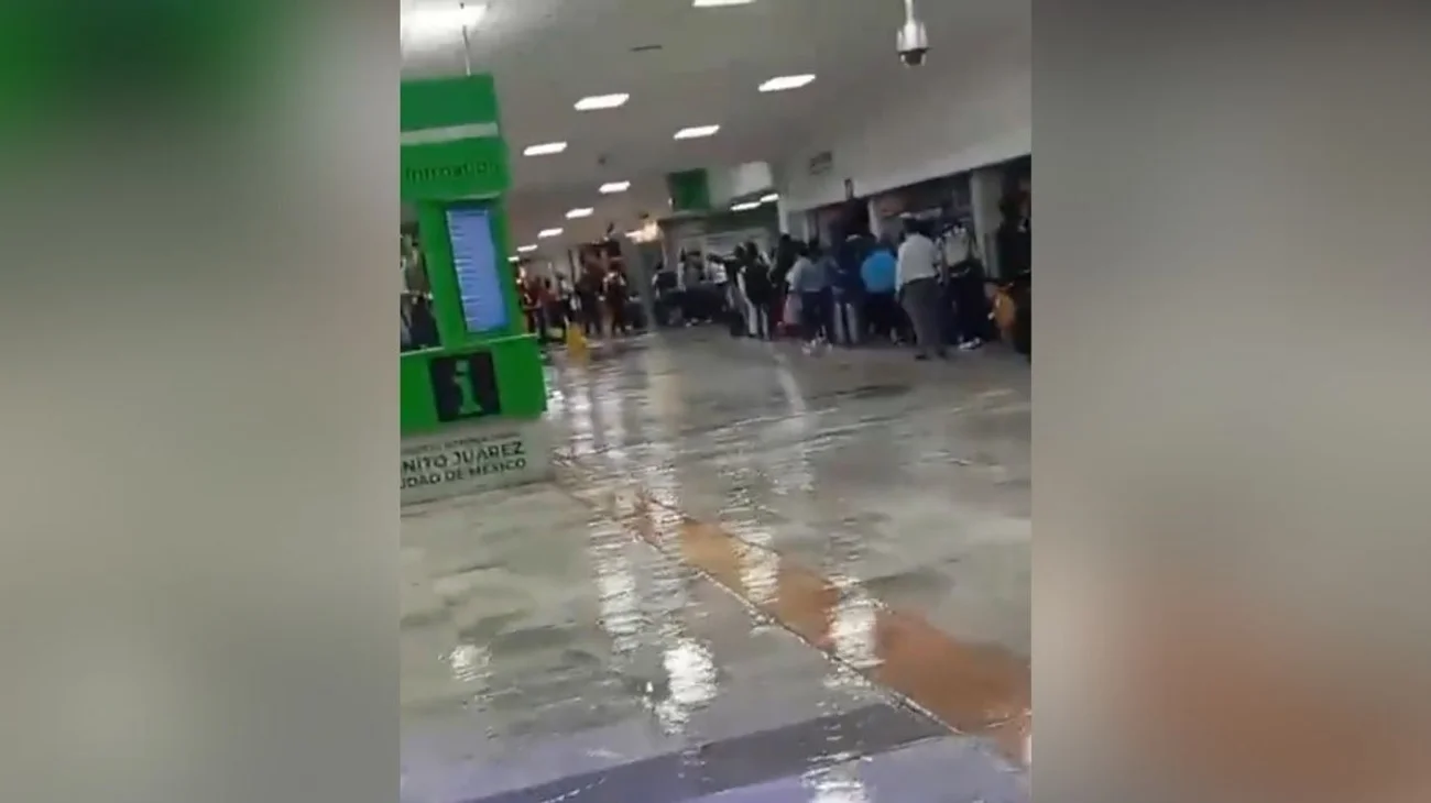 Aeropuerto de la CDMX termina inundado por intensas lluvias
