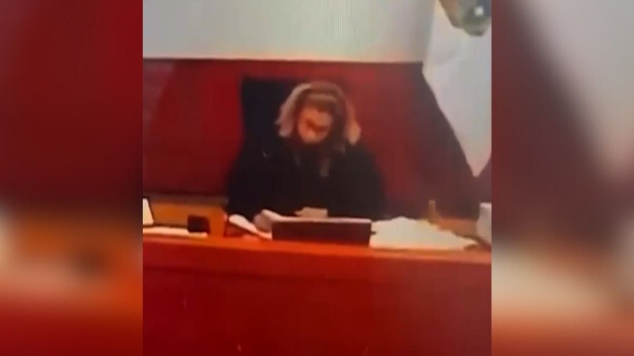 Destituyen a jueza por multa millonaria a abogada