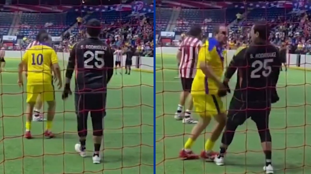 Cuauhtémoc Blanco golpea a portero rival en Clásico de Leyendas