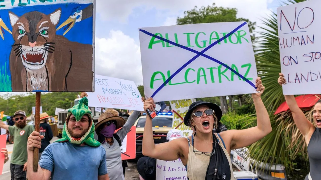 Denuncian que hay 750 migrantes en jaulas de 'Alligator Alcatraz'
