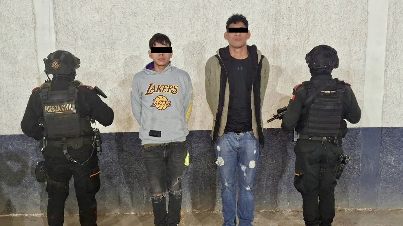 Capturan a dos jóvenes con droga y armados en Monterrey