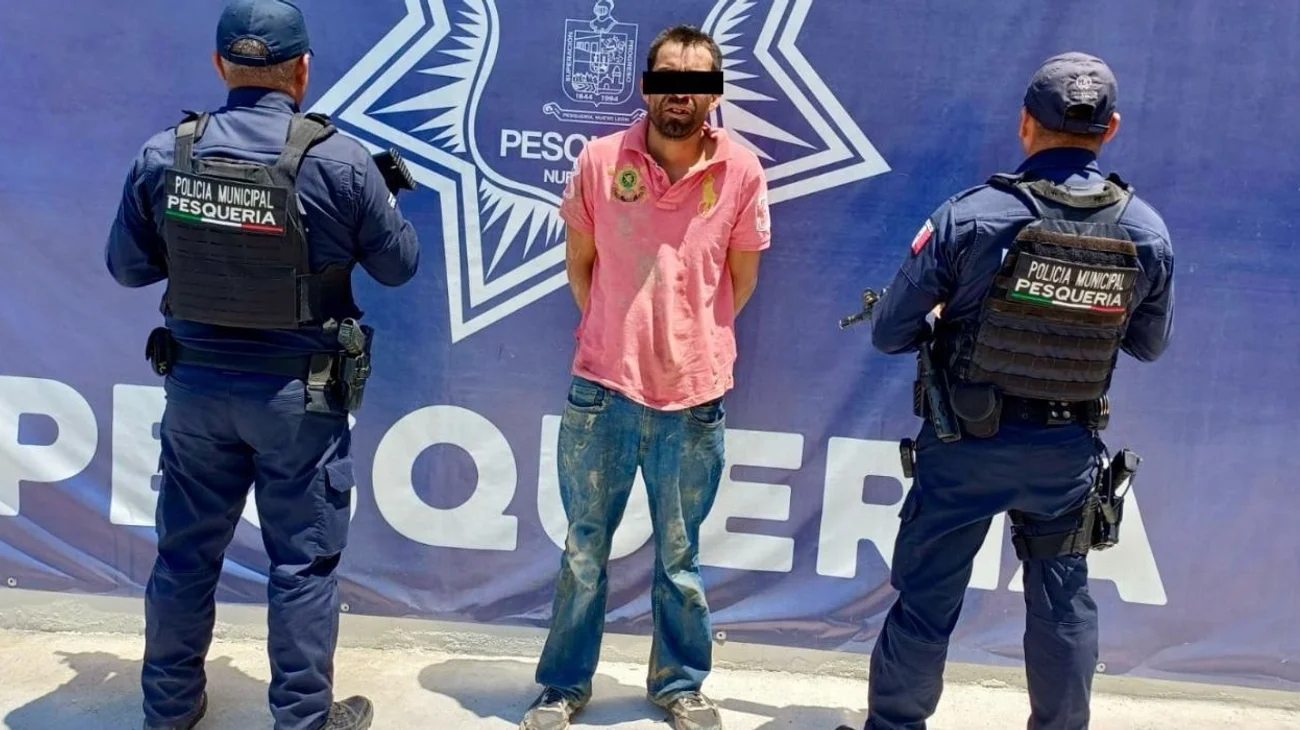 Detienen a hombre en vehículo con reporte de robo en Pesquería