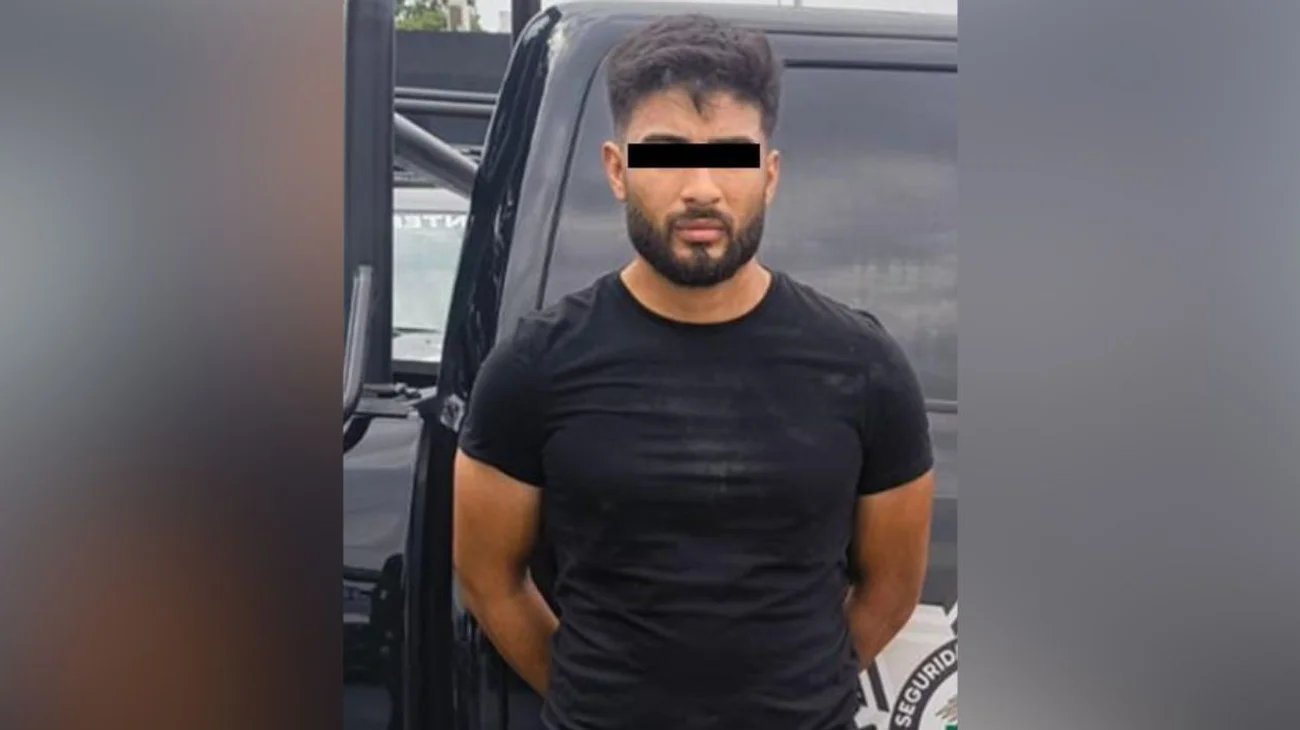 Detienen a hombre en vehículo con reporte de robo