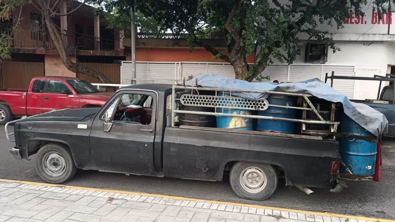 Detienen a hombre por transportar residuos peligrosos sin permiso