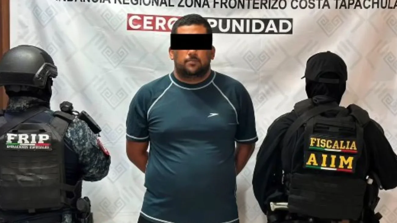 Detienen_a_maestro_en_Chiapas_tras_denuncia_publica_en_graduacion_f645cee087