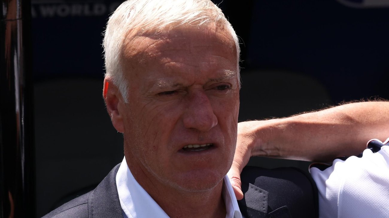 Deschamps no dirigirá ante Noruega por muerte de su madre