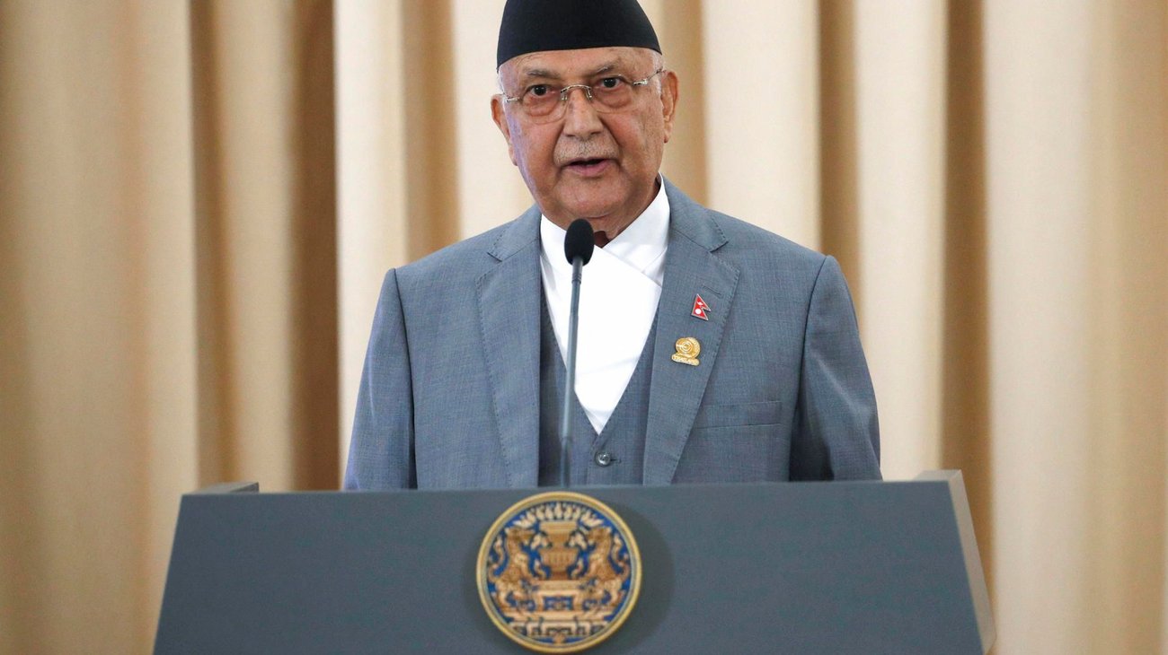 Renuncia el primer ministro de Nepal por veto a redes sociales