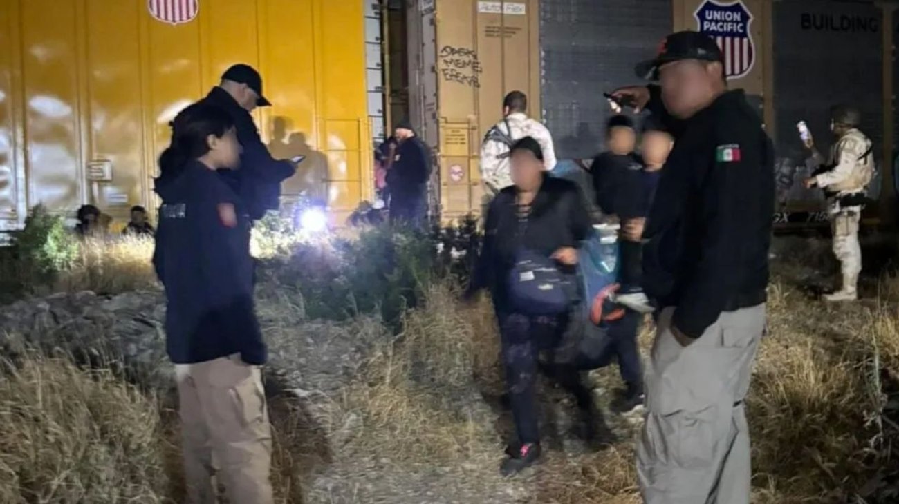 Localizan a 144 migrantes en un vagón de tren en Coahuila